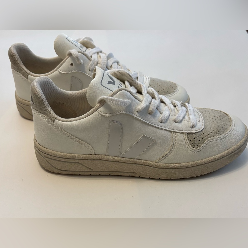 Veja V-10 womans Cream and White Sneakers shoes leather suede 7 38